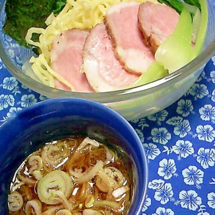 焦がしネギ入りめんつゆで つけ麺